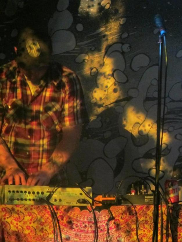 385138_536089033071292_1177615626_n